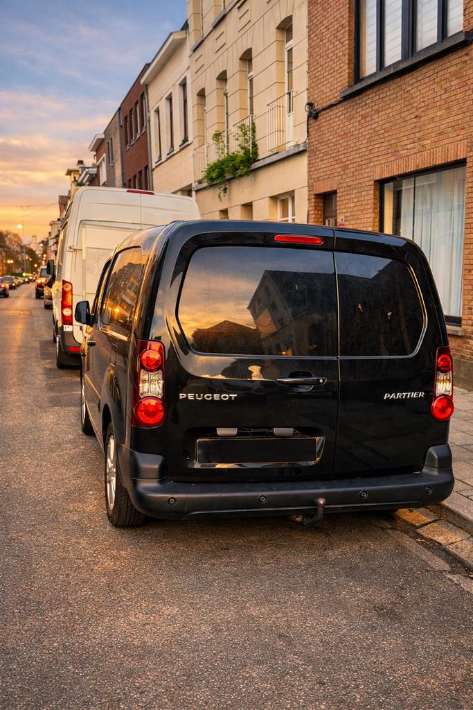 PEUGEOT PARTNER 2018, Auto's, Bestelwagens en Lichte vracht, Automaat, Zwart, Diesel, Particulier