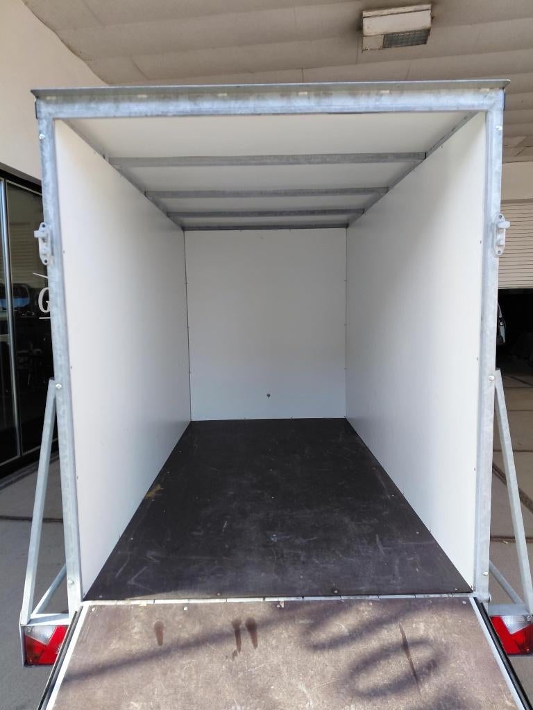 Gesloten aanhangwagen 750 kg te huur, Ophalen, Gobanna Belux, Zo goed als nieuw, Mboulez@gobanna.com
