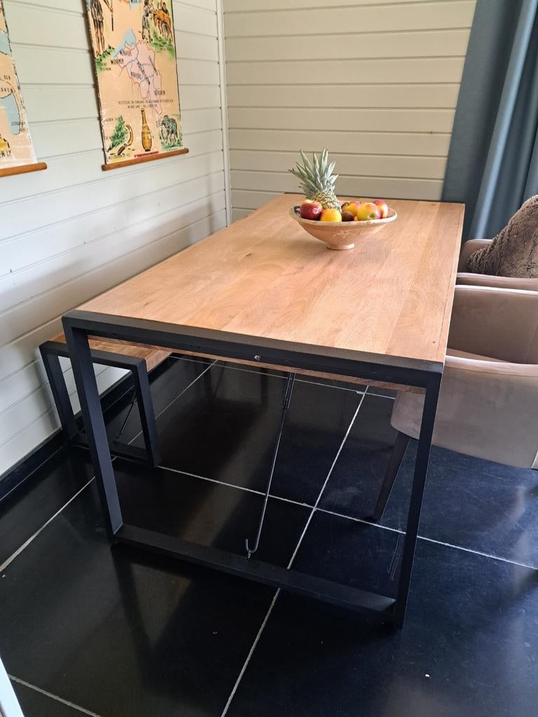 Eettafel + 2 zitbanken. Mangohout, Huis en Inrichting, Ophalen