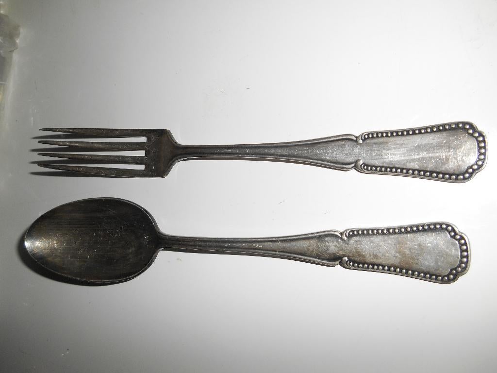 Fourchette + cuillère en métal argenté motif perles Poinçons, Antiquités & Art, Enlèvement ou Envoi