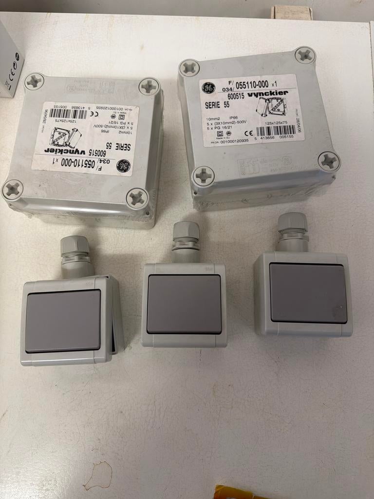 Lot matériel électrique neuf, Enlèvement