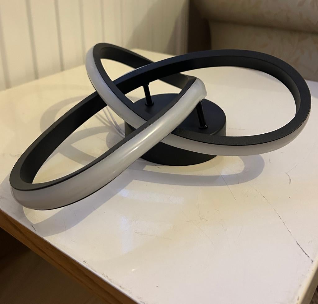 Plafonnier LED design rubans entrelacés – neuf, Enlèvement ou Envoi, Neuf, Plafonnier LED moderne