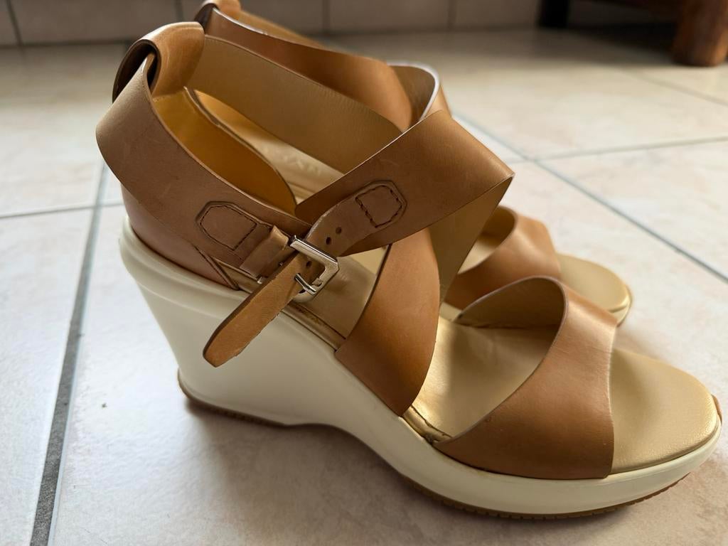 Nieuwe sandalen Hogan 40 bruin/ beige in kwaliteitsleer, Ophalen of Verzenden, Nieuw, Bruin