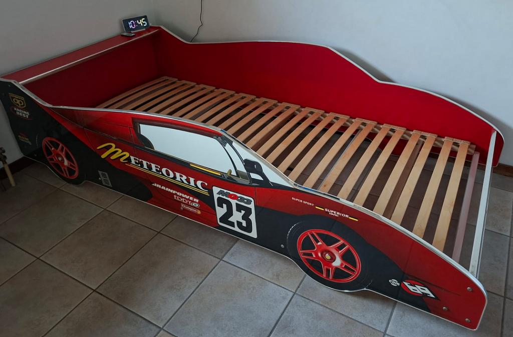 Autobed rood met lattenbodem in goede staat, Ophalen, 85 tot 100 cm, Gebruikt, Lattenbodem