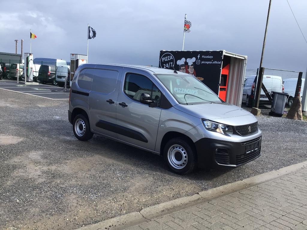 peugeot partner 100pk 2022 41000km 3plaatsen full/option, Stof, 4 cilinders, Bedrijf, Zilver of Grijs
