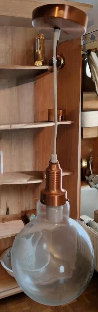 hanglamp in koperen stijl en glazen bol (2 x), Ophalen, Zo goed als nieuw, Glas