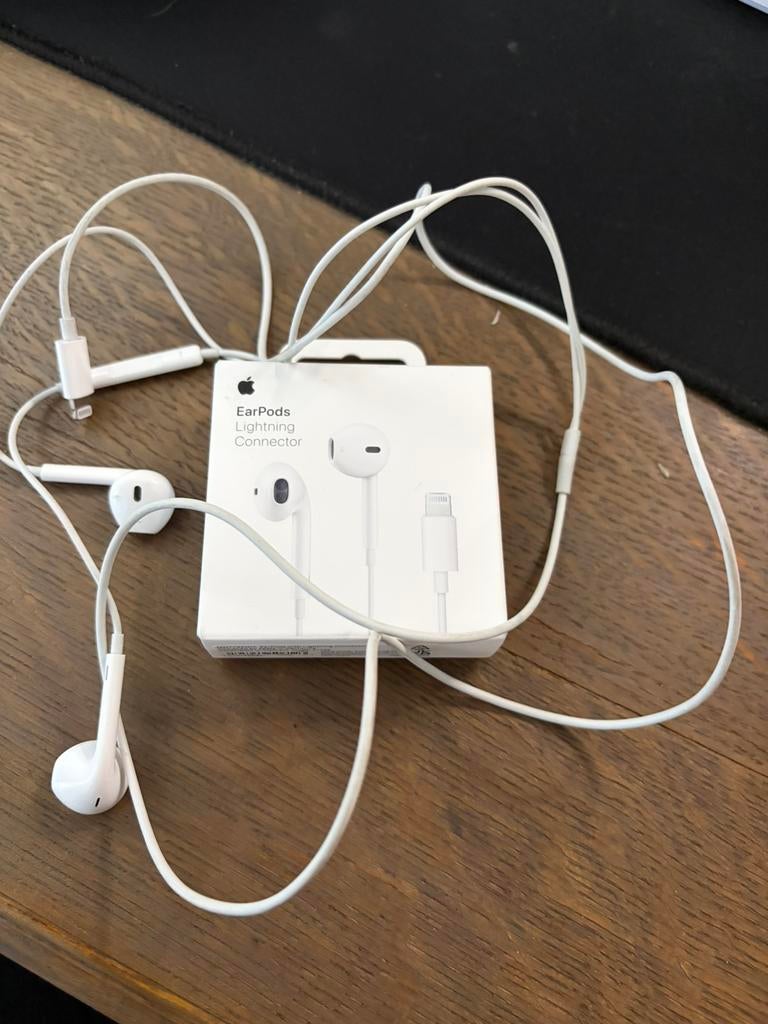 Apple EarPods, Audio, Tv en Foto, Hoofdtelefoons, Overige merken, Surround, Zo goed als nieuw, Op oor (supra aural)