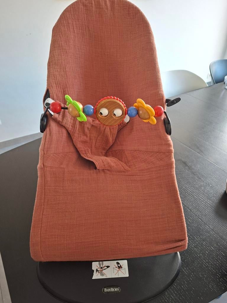 Baby bjorn wipstoel + extra hoes + speeltje, Kinderen en Baby's, Wipstoeltjes, Ophalen, Zo goed als nieuw, Wipstoel