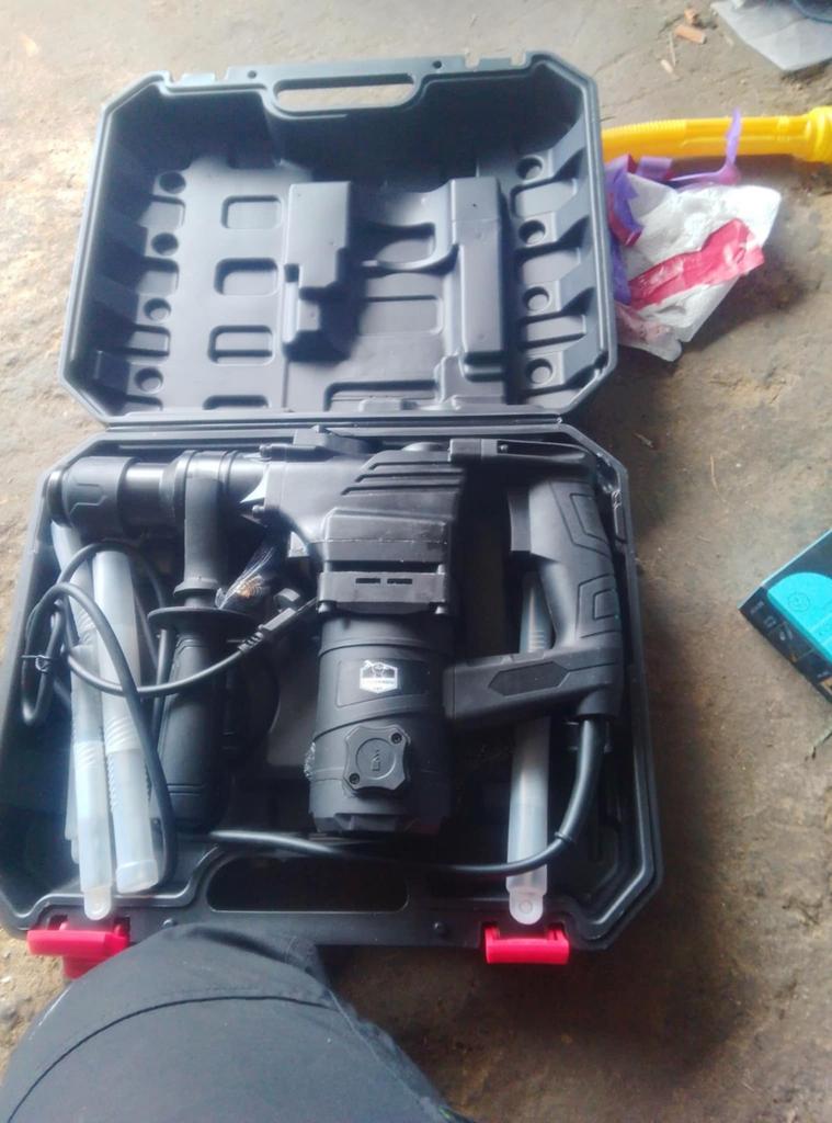 Cherche travail comme manoeuvre, Offres d'emploi