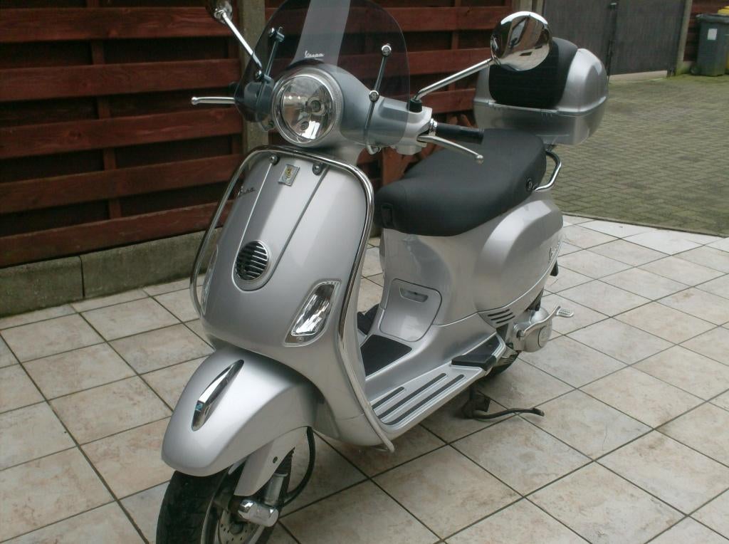 TE KOOP VESPA 125 CC, Motoren, Scooter, Bedrijf, 125 cc, 11 kW of minder