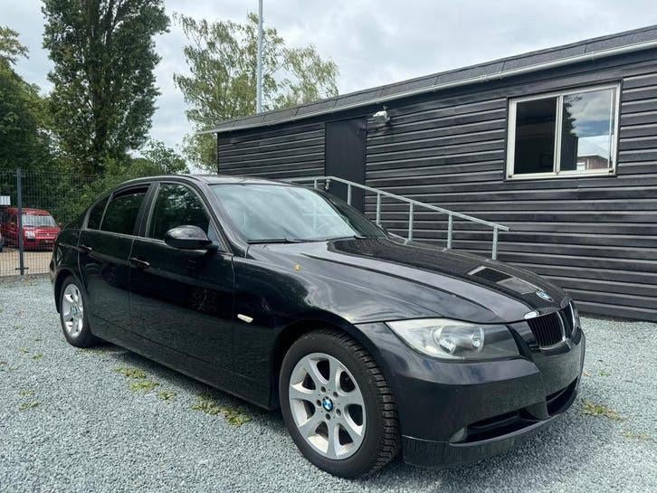 Bmw 318i 2009 242dkm airco leder cruise zo mee te nemen!, Auto's, BMW, Isofix, Zwart, Zwart, Leder