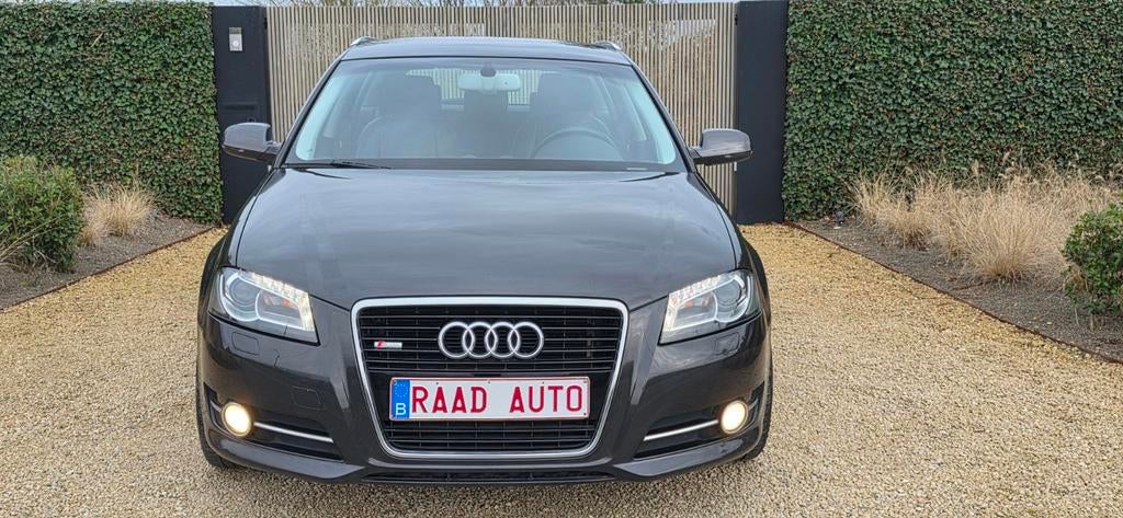 Audi A3 1.6 TDI _ 77kw _ xenon _ xenon _ leer _ GPS _ perfec, Auto's, Audi, Voorwielaandrijving, Euro 5, Zwart, 4 cilinders