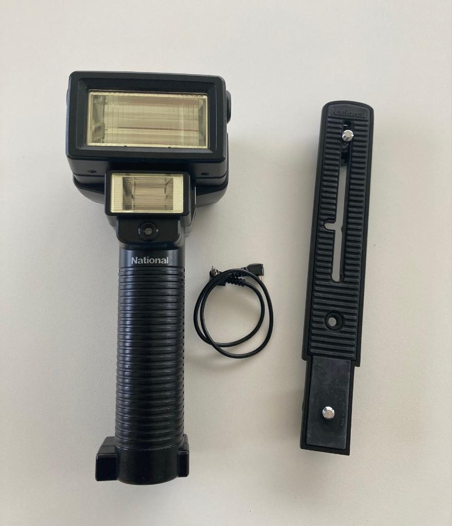 Flitser National PE-300 SGW, Audio, Tv en Foto, Foto | Flitsers, Ophalen, Zo goed als nieuw, Overige merken, Kantelbaar