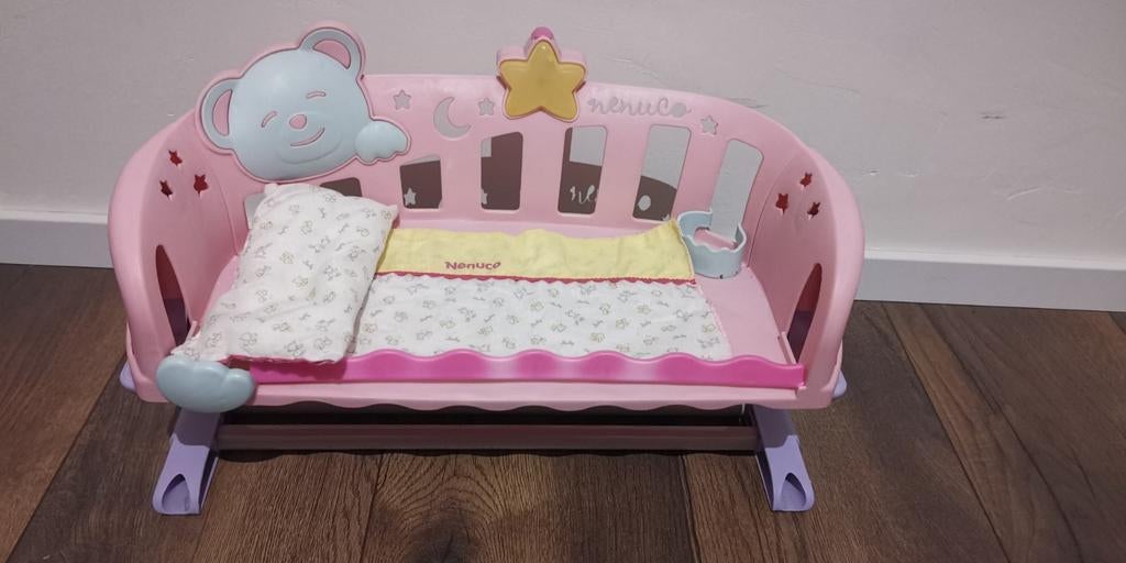 Nenuco Poppen bed, Kinderen en Baby's, Speelgoed | Poppen, Ophalen, Zo goed als nieuw