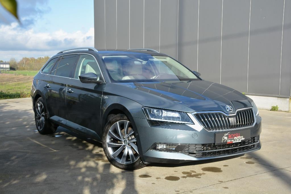 SKODA SUPERB 1.5TSI DSG/L&K/NAVI/ZETELVER/LED/KEYLESS/XENON, Autos, Skoda, Cuir, Entreprise, Break, Automatique