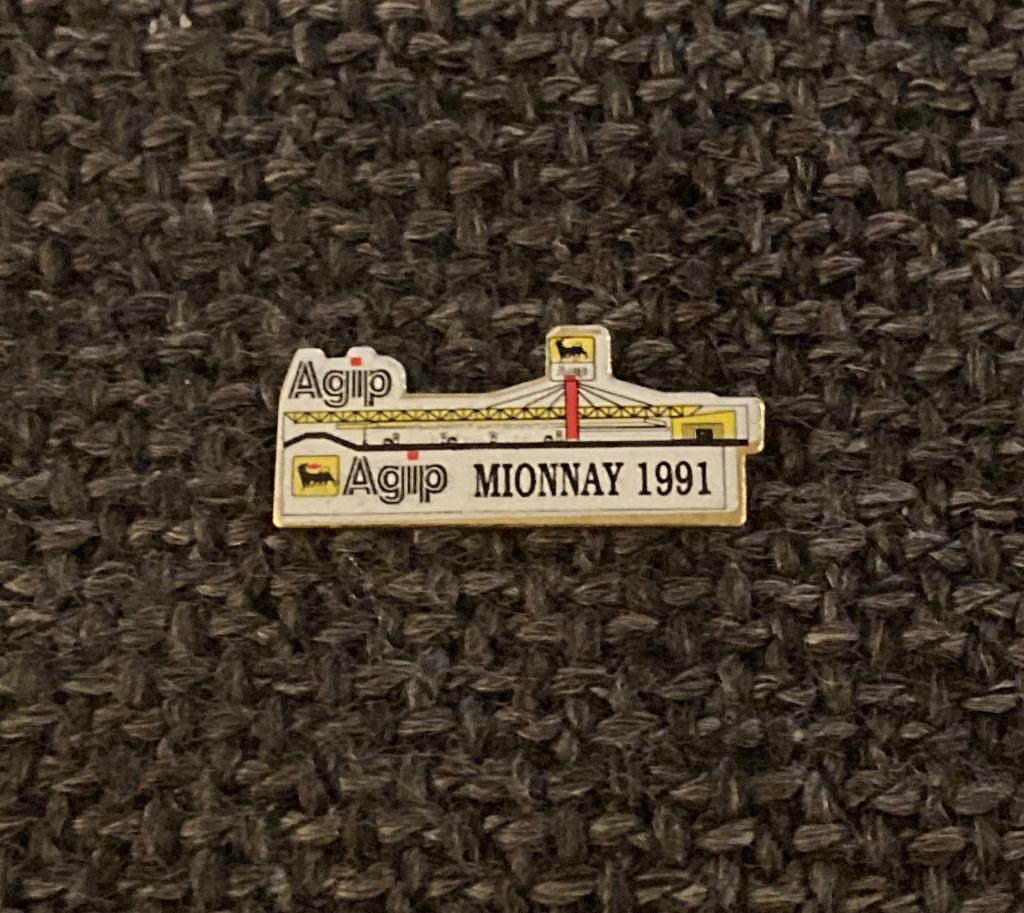 PIN - AGIP - AUTOMOTIVE - AUTOMOBILE, Verzamelen, Verzenden, Gebruikt, Transport, Speldje of Pin