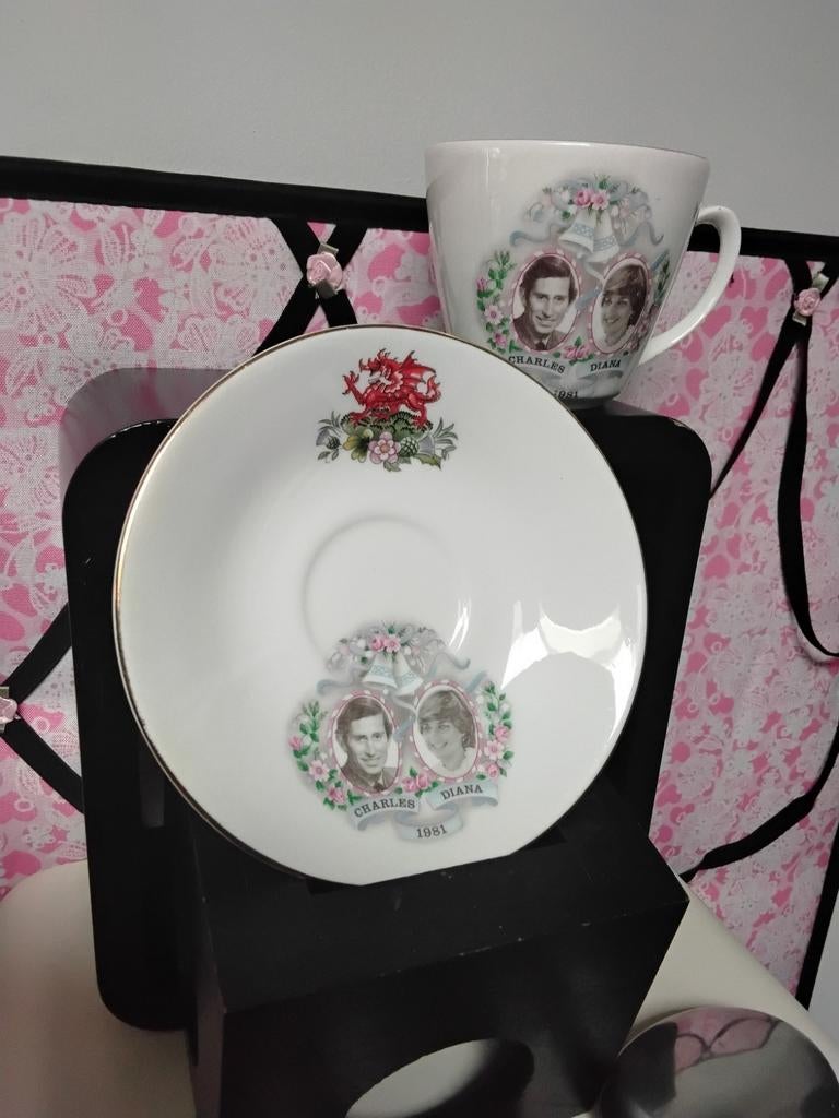 Tasse et soucoupe Sandringham — Charles & Diana 1981, Enlèvement ou Envoi, Comme neuf, Service