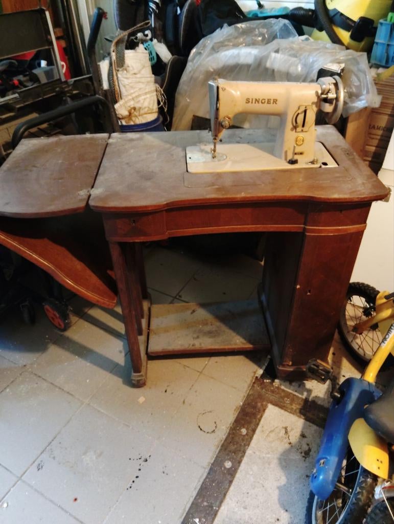 Singer  Machine a coudre, Antiquités & Art