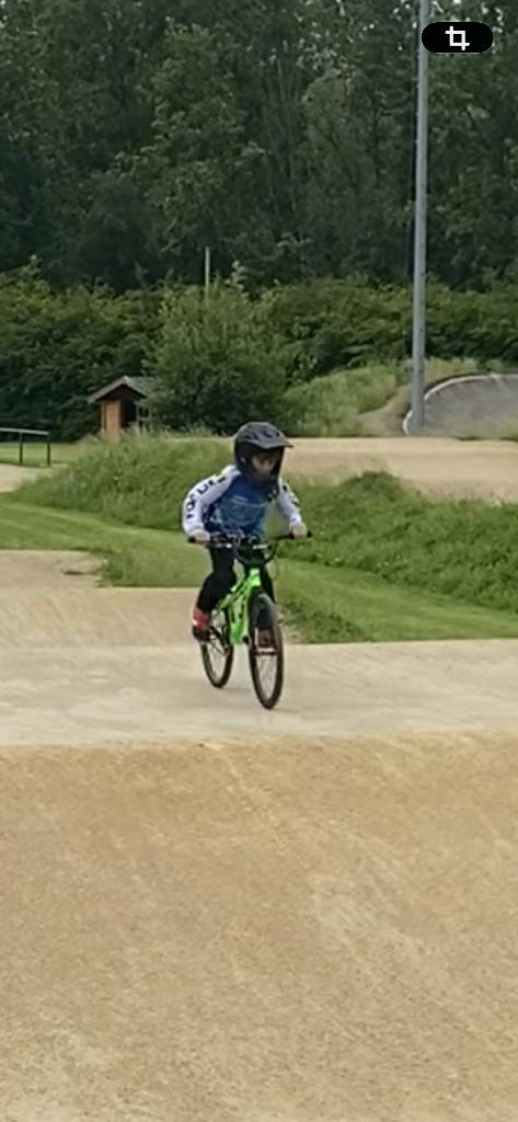BMX fiets en Helm kind, Ophalen, Zo goed als nieuw, Helm