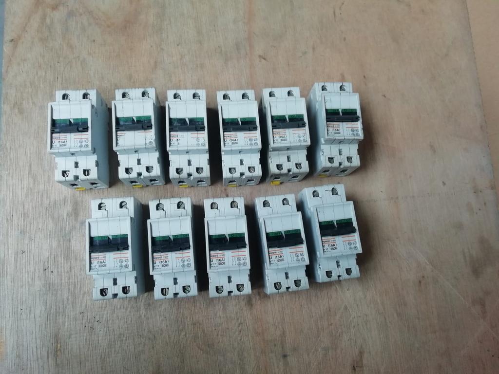 Fusibles 2+4 phases, Bricolage & Construction, Enlèvement ou Envoi, Comme neuf