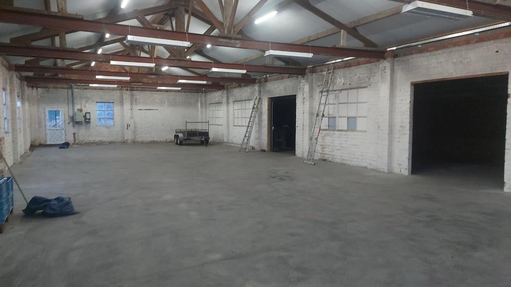 Magazijn = Opslagplaats 300 M2