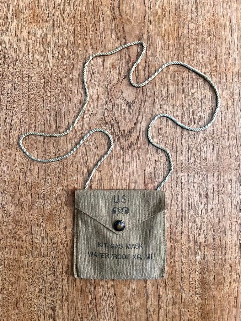 Origineel WW2 USA Gas Mask Waterproofing M1 Kit, Ophalen, Overige typen