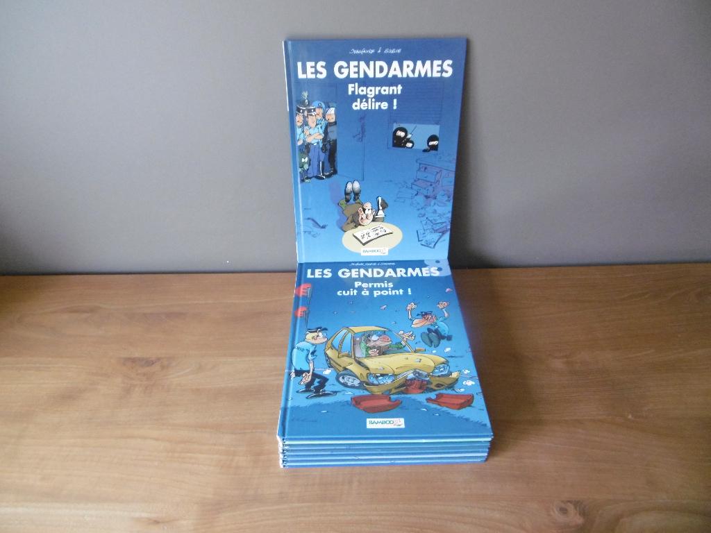 Les gendarmes : 7 tomes, Ophalen of Verzenden