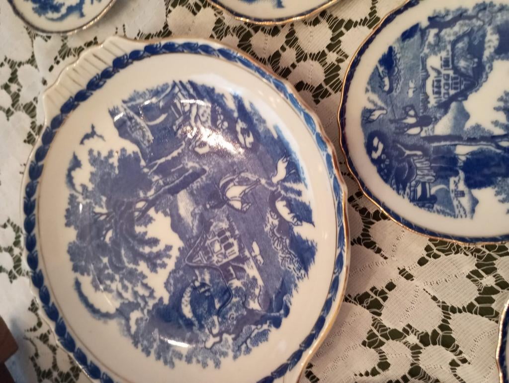 6 assiettes à dessert et 1 assiette en chocolat de Delft, Antiquités & Art, Enlèvement ou Envoi