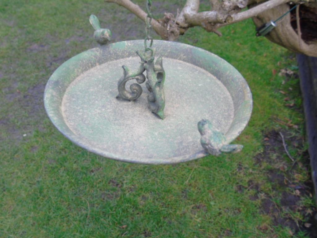 mangeoire en fer forgé a suspendre pour oiseaux , nouveau !, Jardin & Terrasse, Maisons & Bains d'oiseaux, Enlèvement ou Envoi