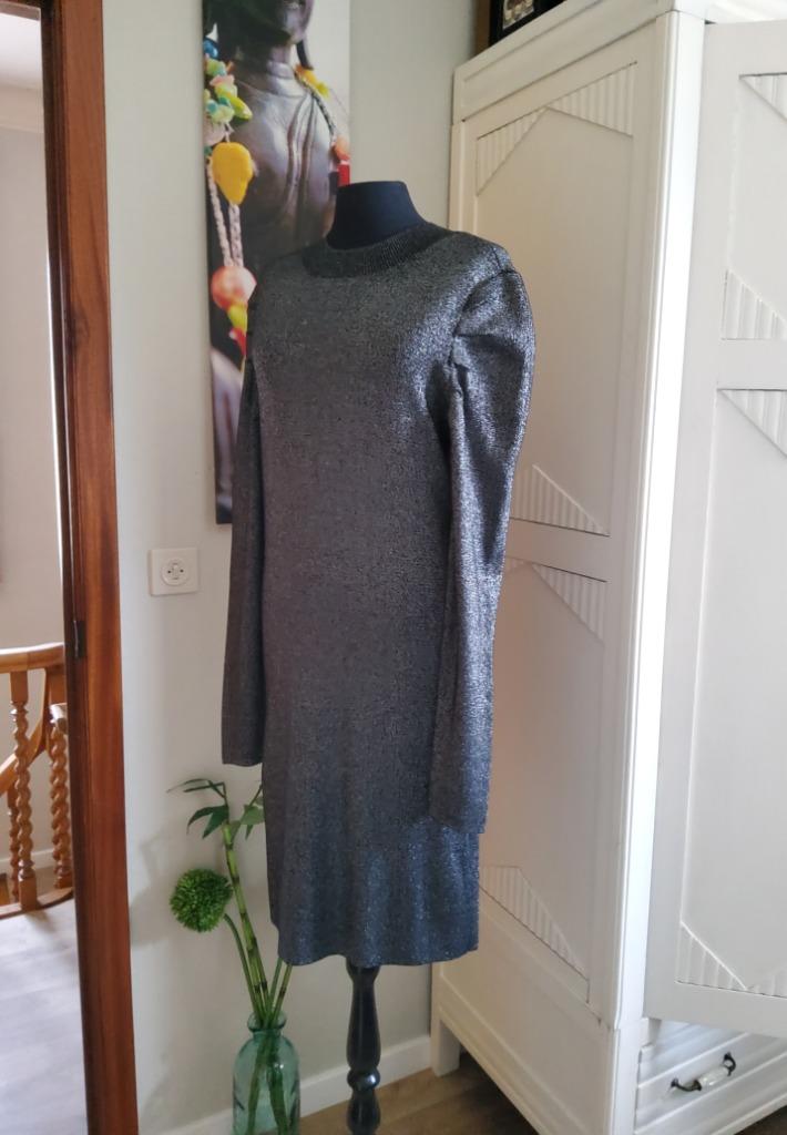 Jurk zilver grijs rekbaar nieuwe collectie, Maat 42/44 (L), Nieuw, Ophalen of Verzenden, Costes