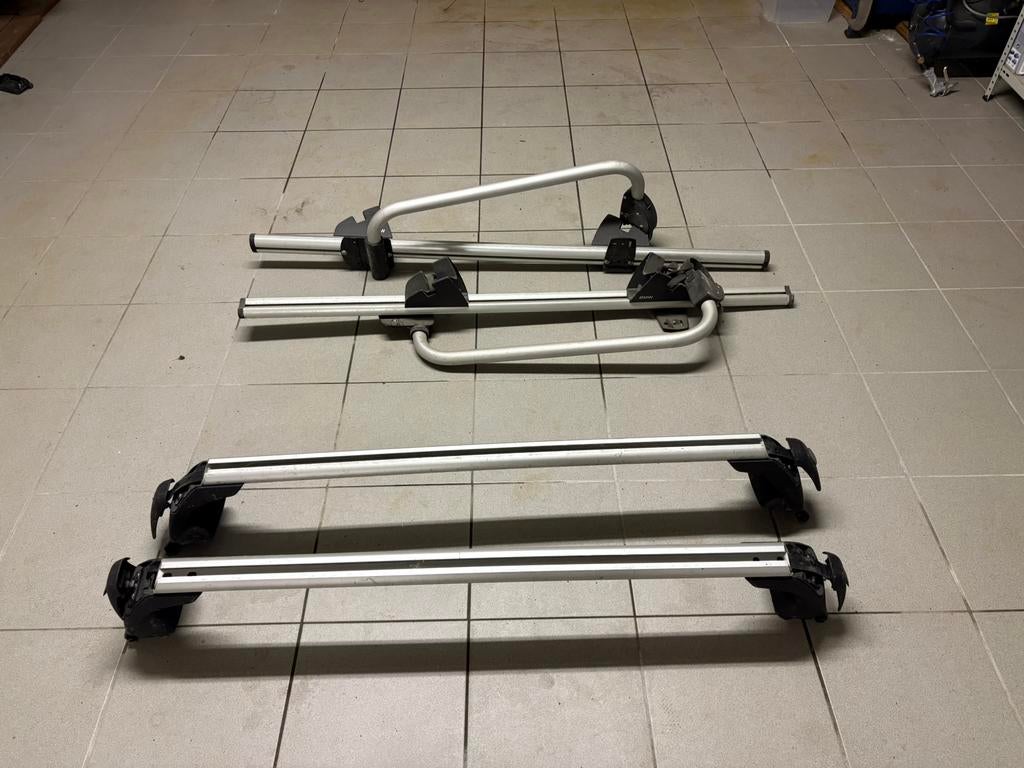 Barres pour coffre de toit + porte vélos d’origine BMW E60, Autos : Divers, Porte-vélos, Enlèvement, 2 vélos, Utilisé, Galerie de toit