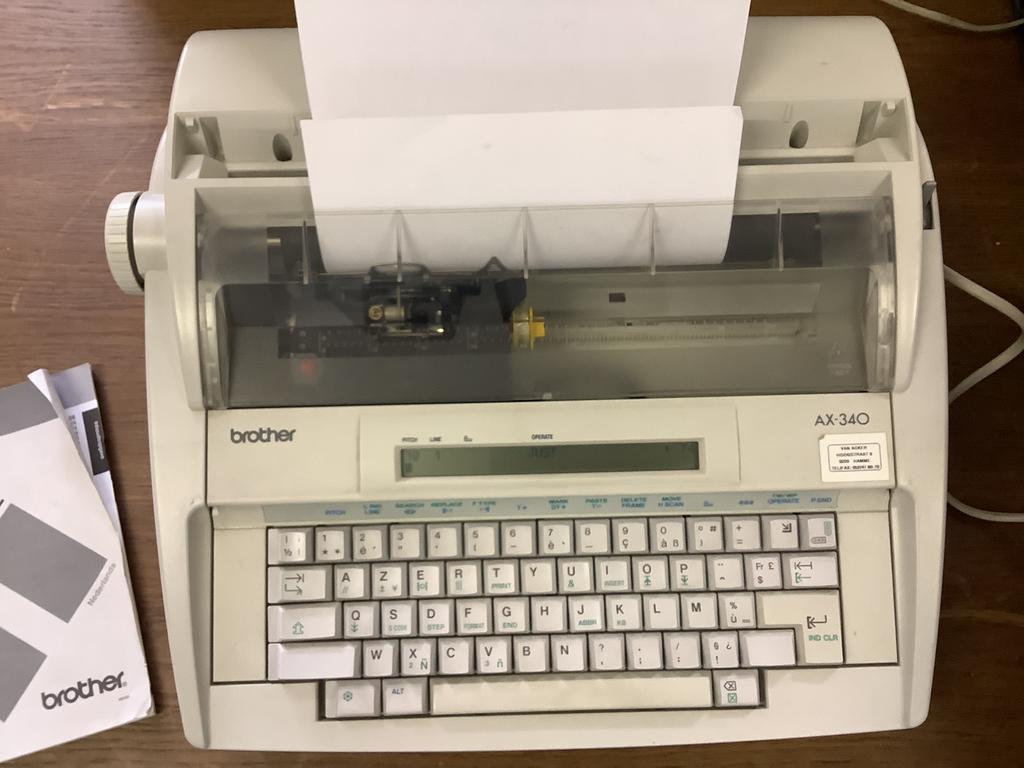 Elektrische schrijfmachine Brother Model AX-34 H, Ophalen, Zo goed als nieuw