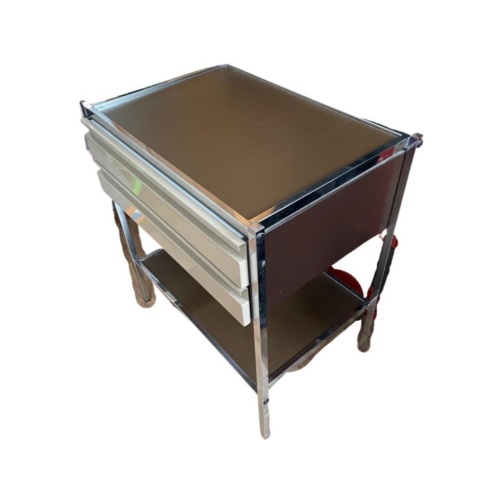 Chique apotheekkast met wielen en chromen laden, Ophalen