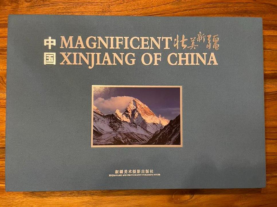 Magnifique livre photo des montagnes du Xinjiang !, Enlèvement ou Envoi, Comme neuf