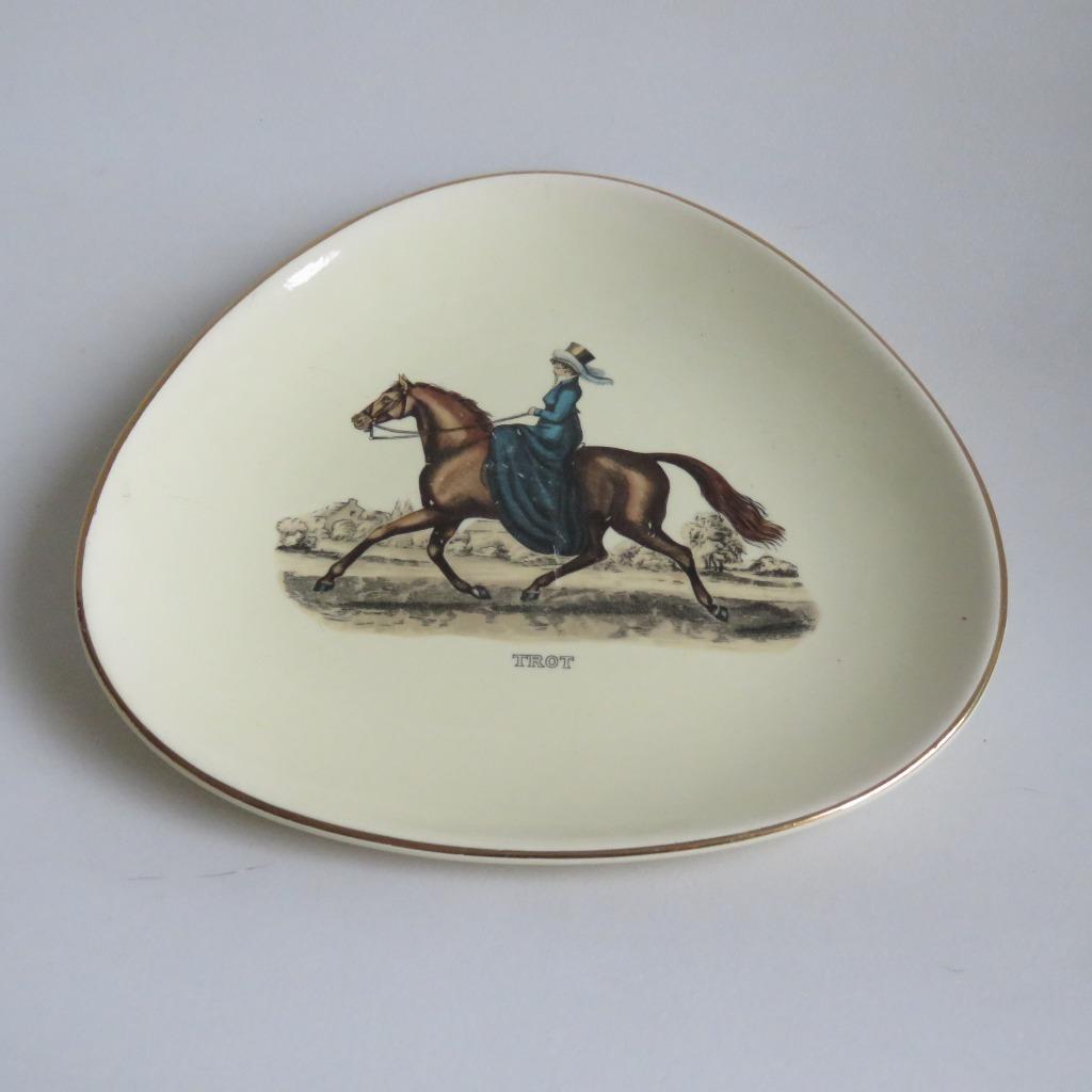 Assiette vide triangulaire vintage en forme de cheval de l'A, Enlèvement ou Envoi