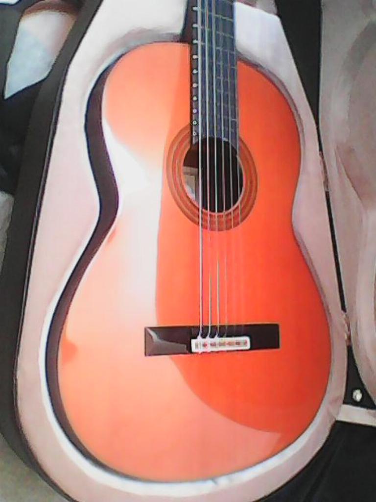 Yamaha GC32C Japan upgrade, Musique & Instruments, Instruments à corde | Guitares | Acoustiques, Enlèvement, Comme neuf, Guitare classique ou espagnole