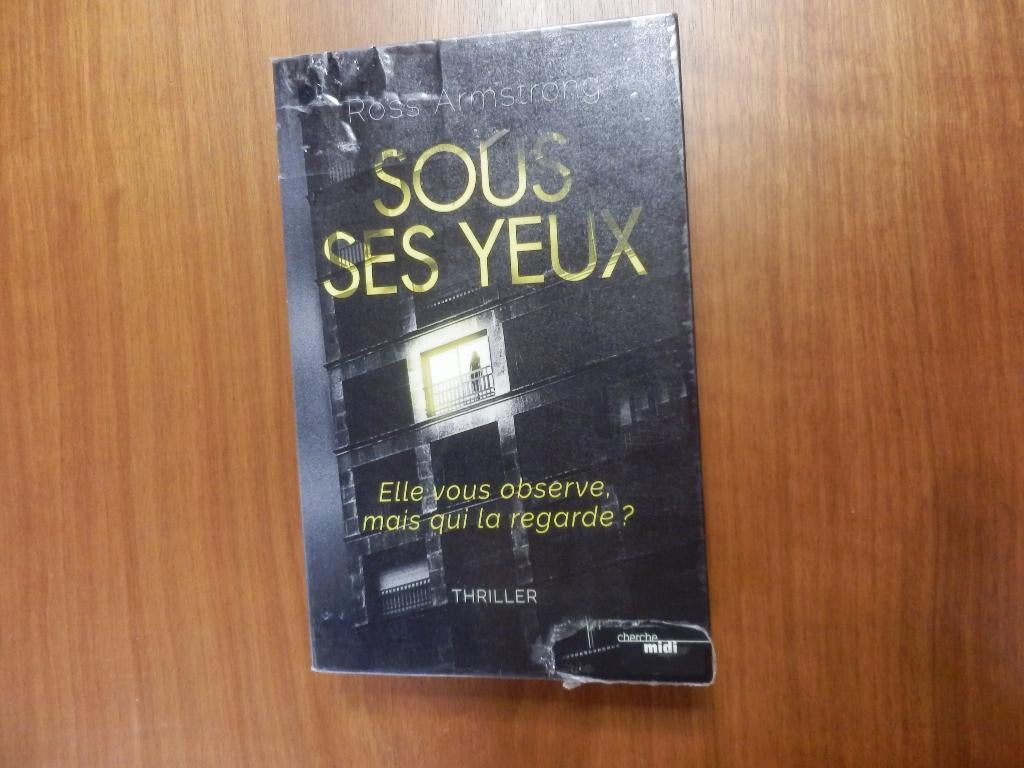 (7) -Sous ses yeux, Livres, Policiers, Utilisé, Enlèvement ou Envoi