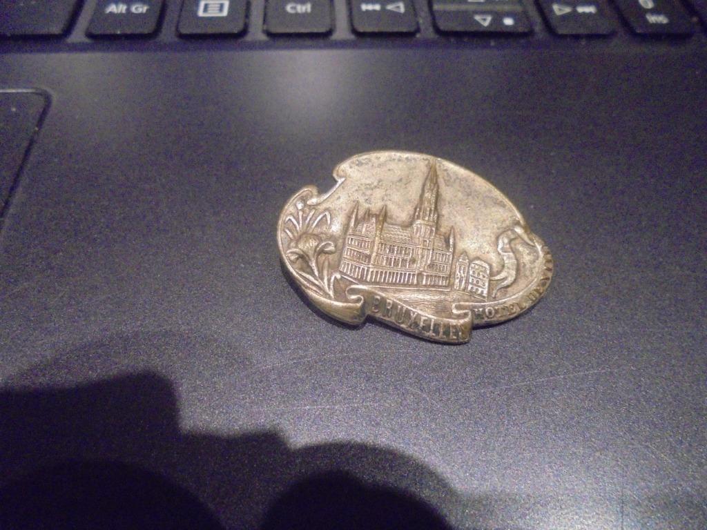 Bruxelles speldje, Ophalen, Zo goed als nieuw, Speldje of Pin