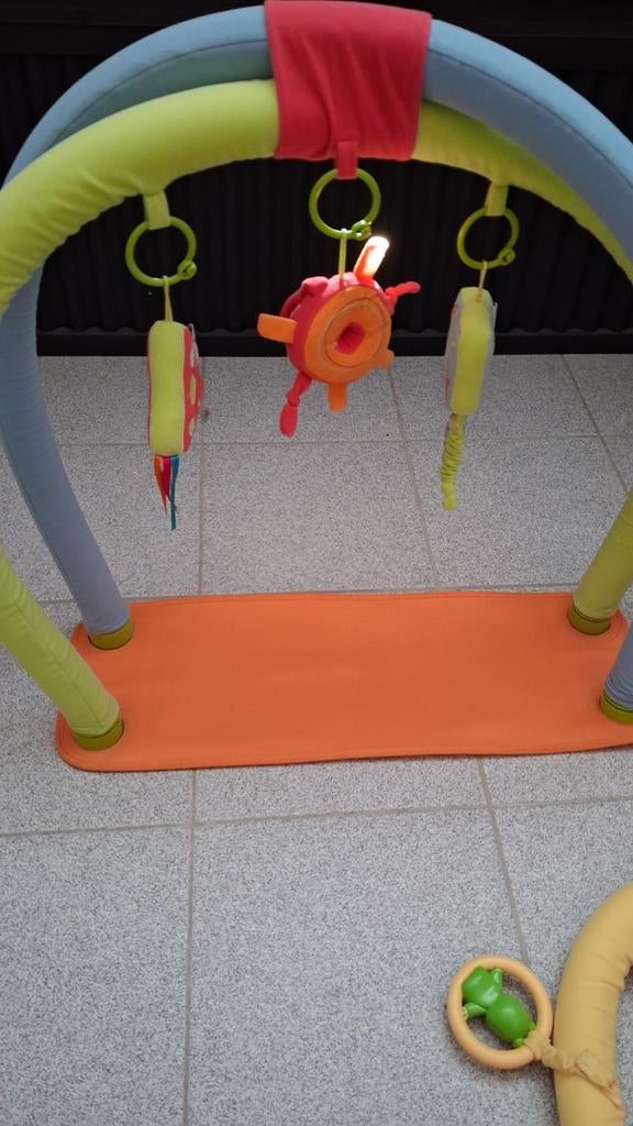 Arche de jeu à placer au-dessus du siège Doomoo, Enfants & Bébés, Enlèvement, Comme neuf