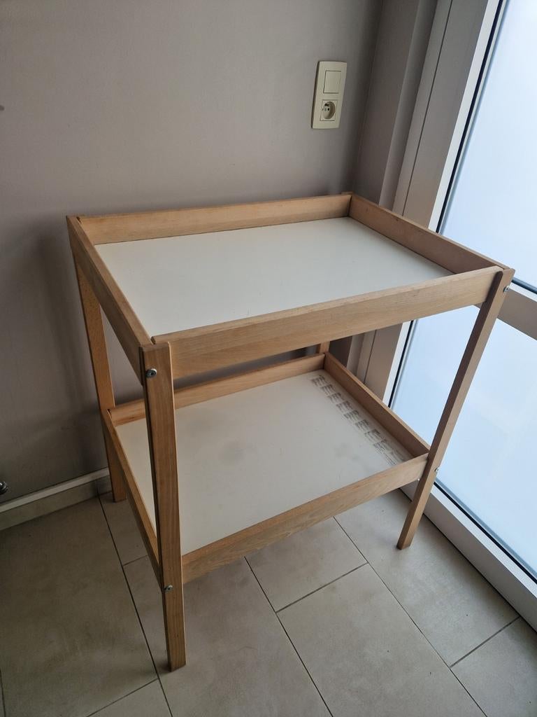Vends table à langer IKEA modèle Sniglar en bois de hêtre, Enfants & Bébés