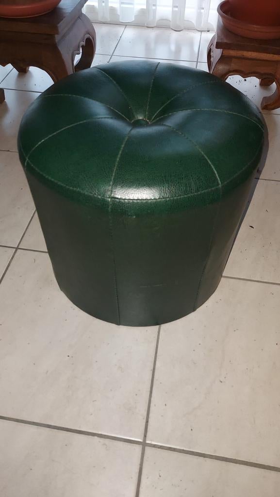 Pouf de 35 cm de haut et 37 cm de diamètre., Enlèvement