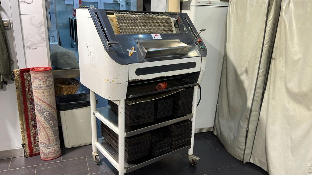 Professionele deegoproller / moulder Sinmag SM2-380, Zakelijke goederen, Horeca | Keukenapparatuur, Ophalen, Gebruikt, Bakkerij en Slagerij