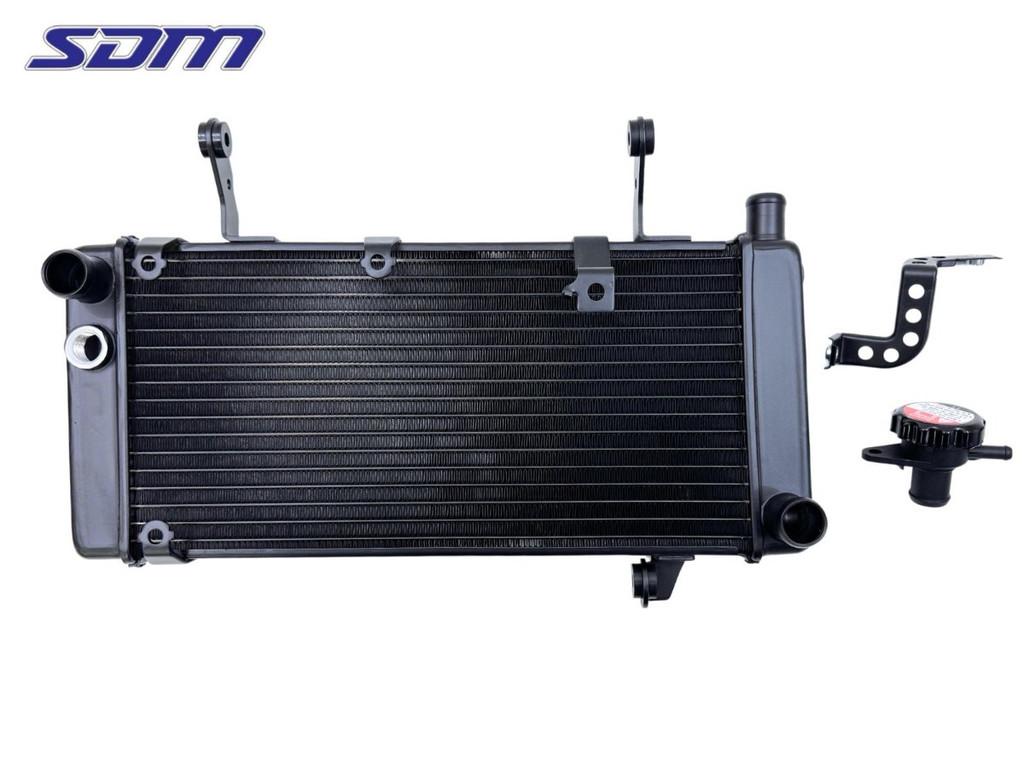 RADIATEUR Suzuki (17710-16G10), Motoren, Dhr. S. di Majo, Nieuw, Info@cama-motorparts.nl, P.J. Troelstraweg 8 8
3144 CX  MAASSLUIS, NL