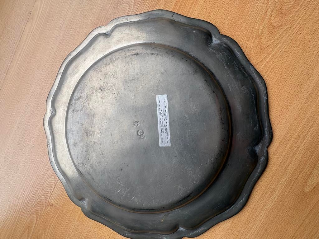 Bol en étain sur socle en bois, Enlèvement ou Envoi