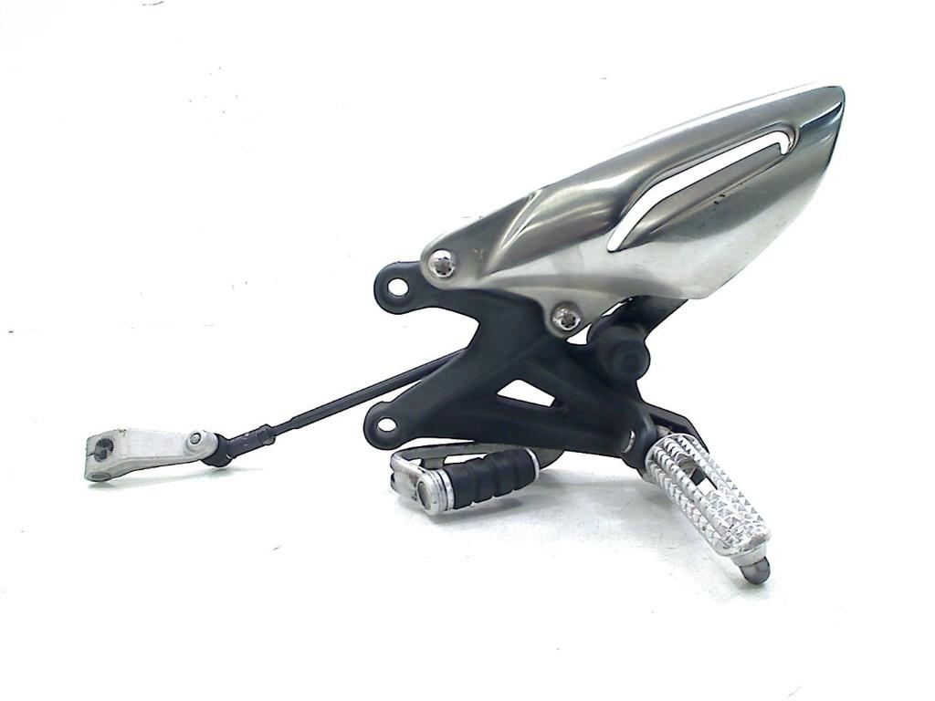 SCHETSPLAAT LINKS VOOR Street Triple 675 R 2013-2017, Dhr. S. di Majo, Gebruikt, Info@cama-motorparts.nl, P.J. Troelstraweg 8 8
3144 CX  MAASSLUIS, NL