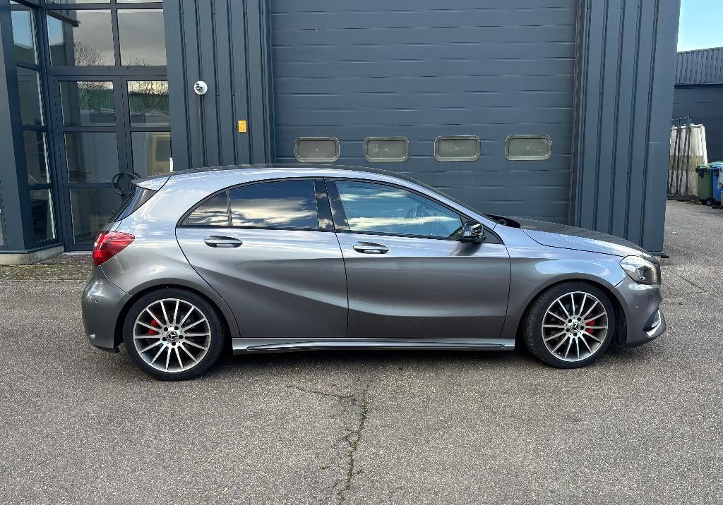 Mercedes-Benz A180 AMG-look (BTW-voertuig), Auto's, Voorwielaandrijving, 4 deurs, Alcantara, Particulier