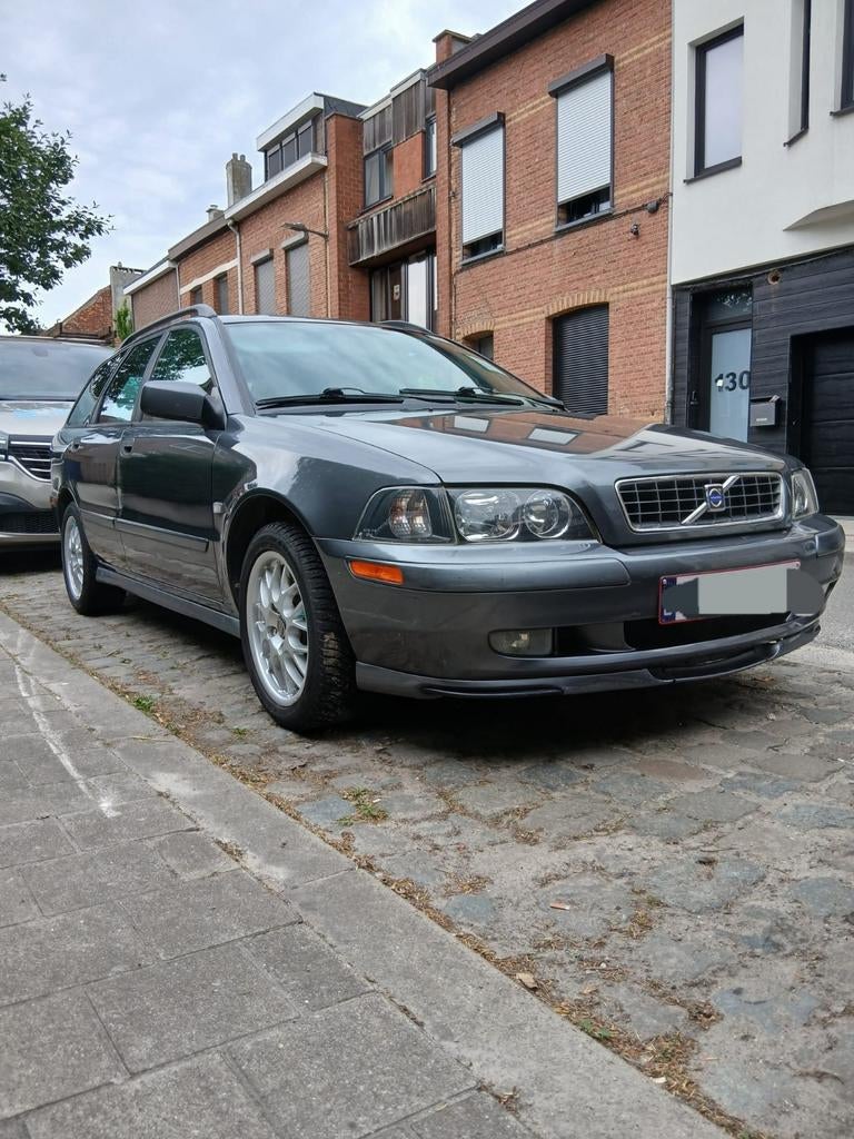 Volvo V40 2003 2.0t met 163pk( problemen met distributieriem, Auto's, Volvo, V40, Te koop, Particulier, Radio