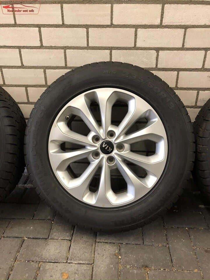 Kia Sorento 235/60 R18 Continental, Autos : Pièces & Accessoires, Pneus & Jantes, Pneus et Jantes, Véhicule de tourisme, -, 18 pouces