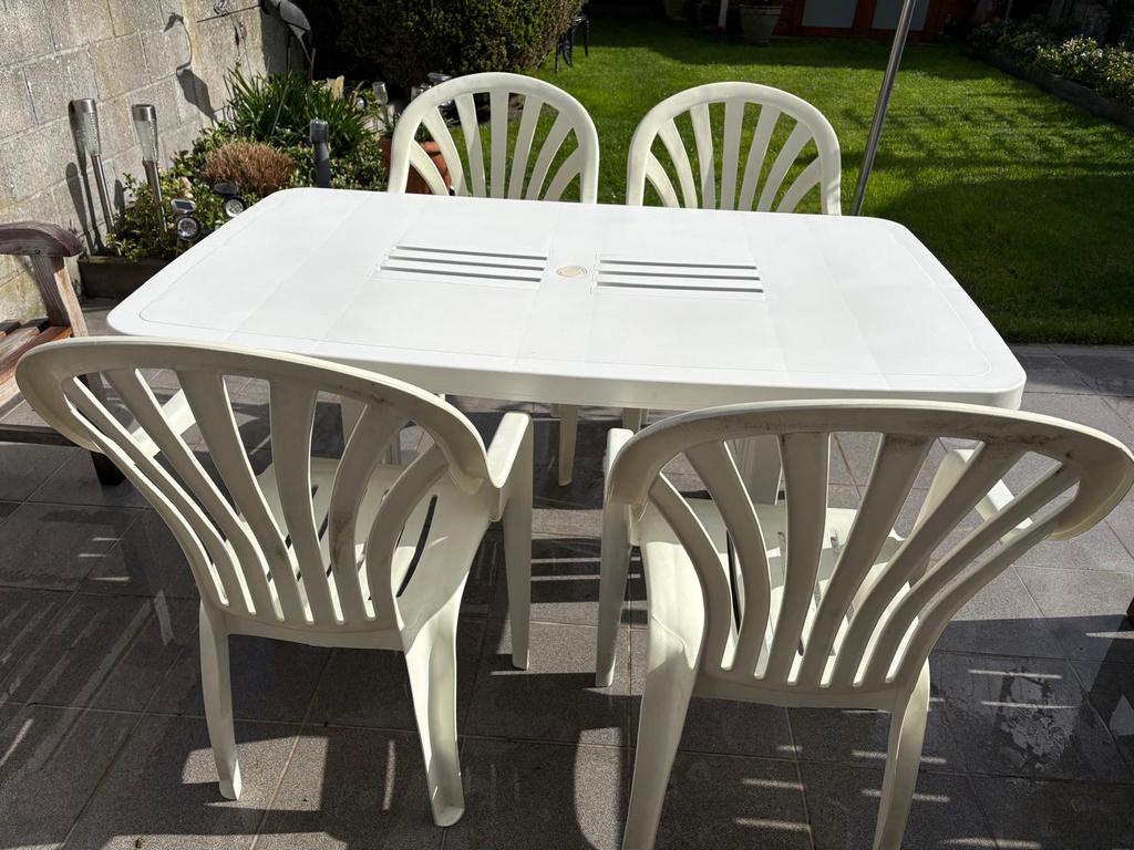 Tuinset tafel met 4 stoelen witte kunststof, Ophalen, 4 zitplaatsen, Kunststof, Gebruikt