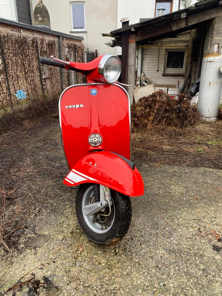 Vespa rally 200 rouge, Motos, Motos | Piaggio, Particulier